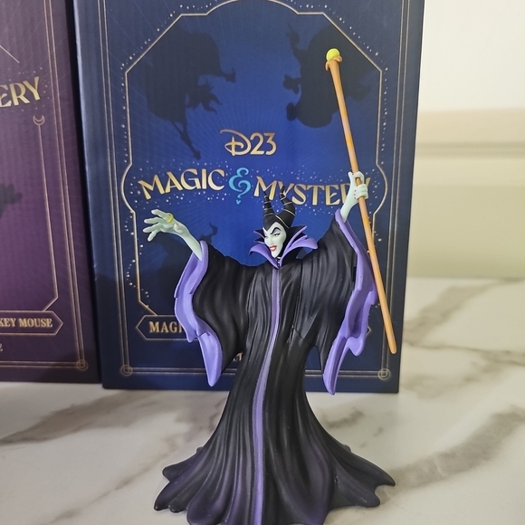 Disney D23 Magic & Mystery Figurines - Sorcerer Mickey And Maleficent - Picture 3 of 3